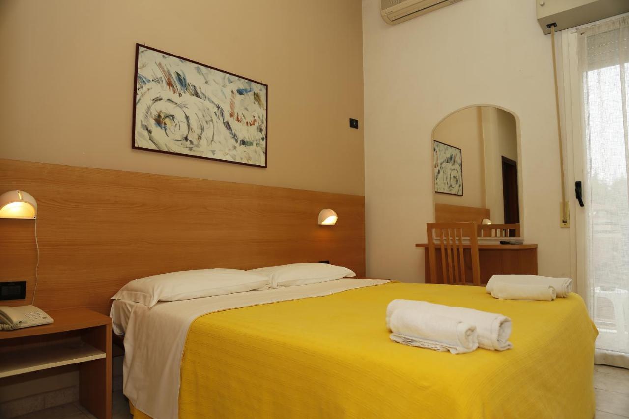 Hotel Villa Dina Ρίμινι Εξωτερικό φωτογραφία