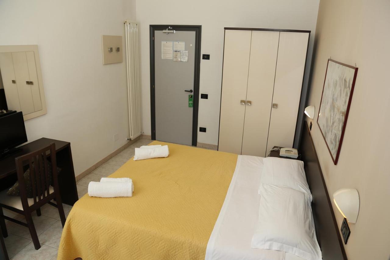Hotel Villa Dina Ρίμινι Εξωτερικό φωτογραφία