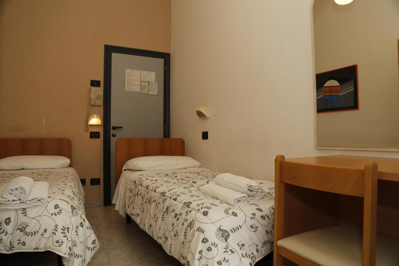 Hotel Villa Dina Ρίμινι Εξωτερικό φωτογραφία
