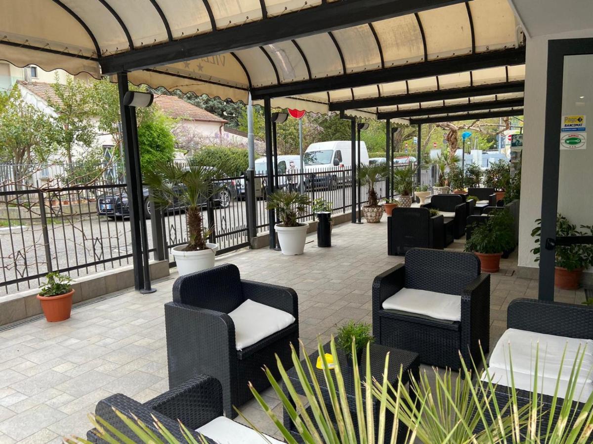 Hotel Villa Dina Ρίμινι Εξωτερικό φωτογραφία