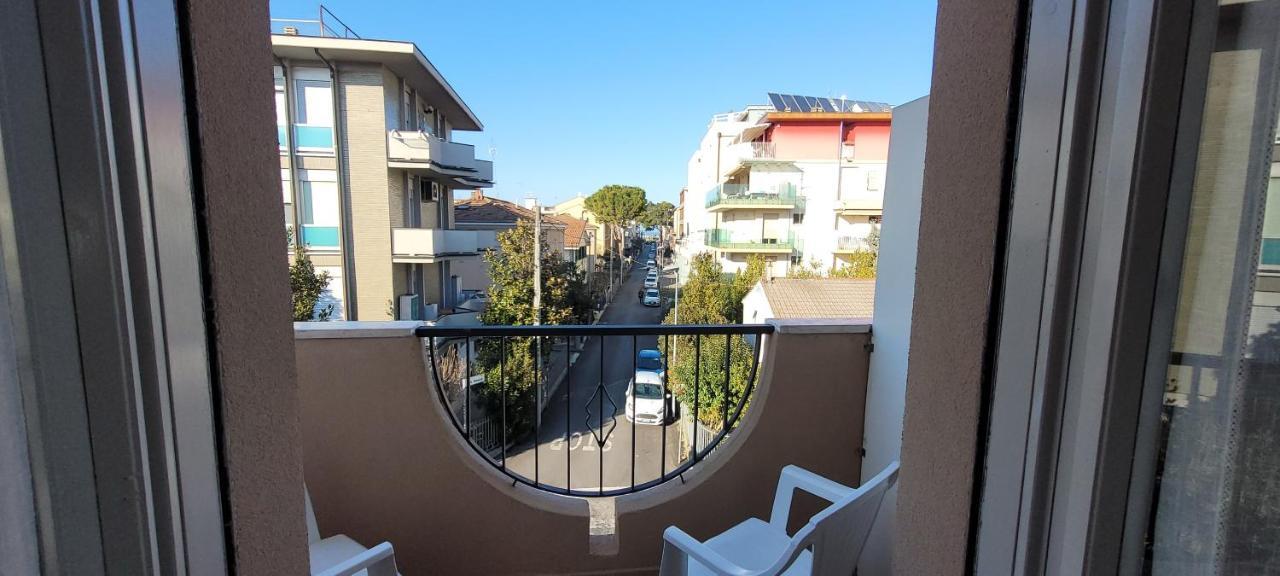 Hotel Villa Dina Ρίμινι Εξωτερικό φωτογραφία