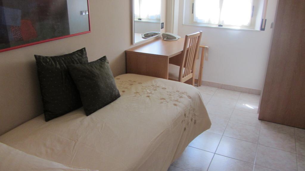 Hotel Villa Dina Ρίμινι Δωμάτιο φωτογραφία