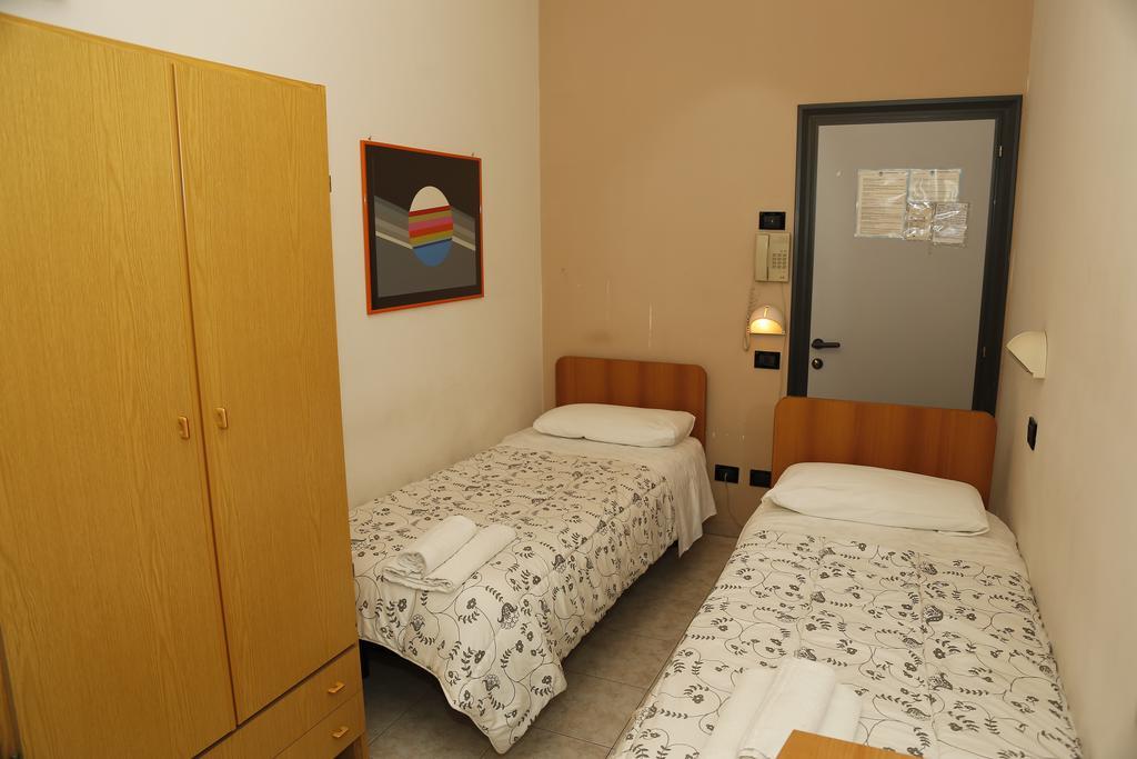Hotel Villa Dina Ρίμινι Εξωτερικό φωτογραφία