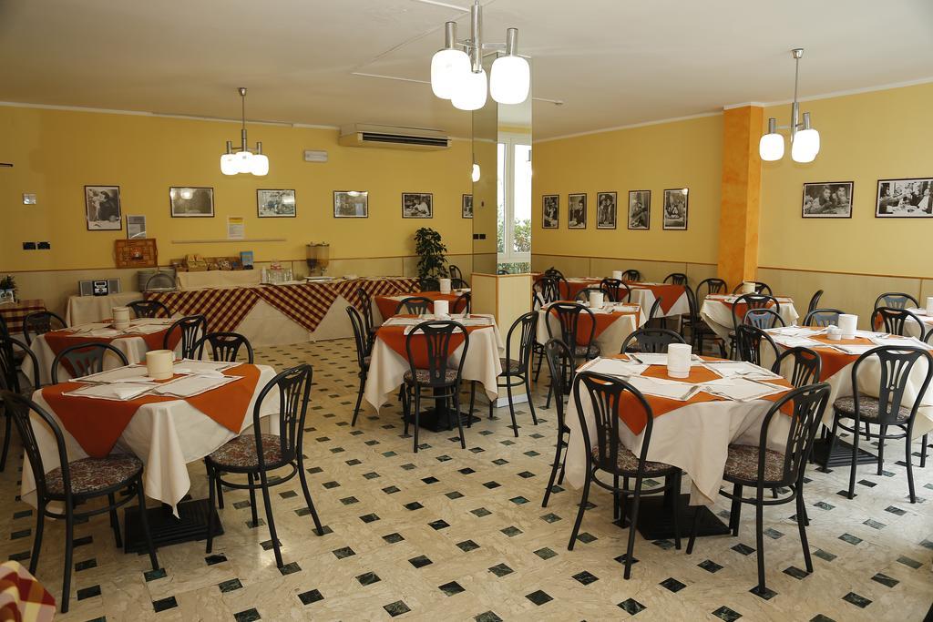 Hotel Villa Dina Ρίμινι Εξωτερικό φωτογραφία