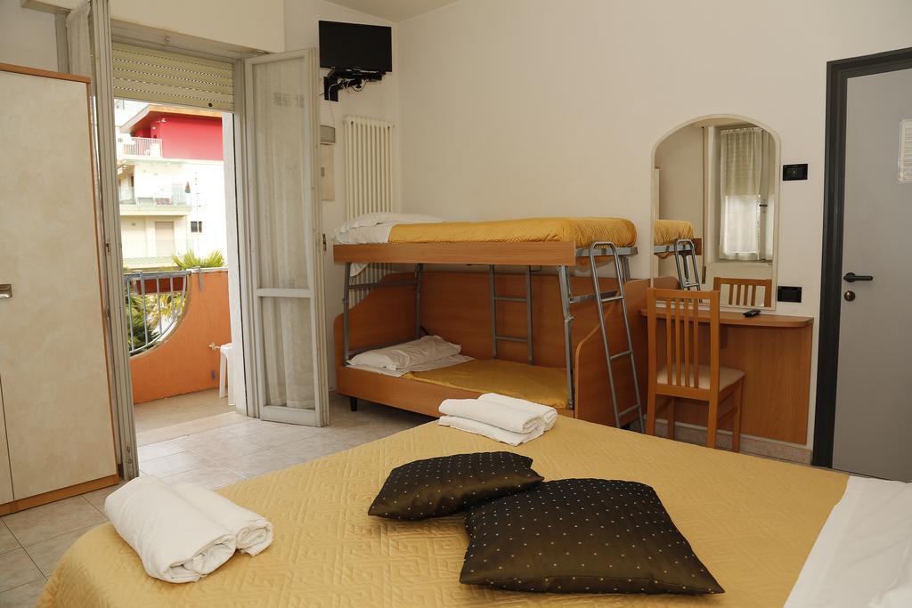 Hotel Villa Dina Ρίμινι Εξωτερικό φωτογραφία