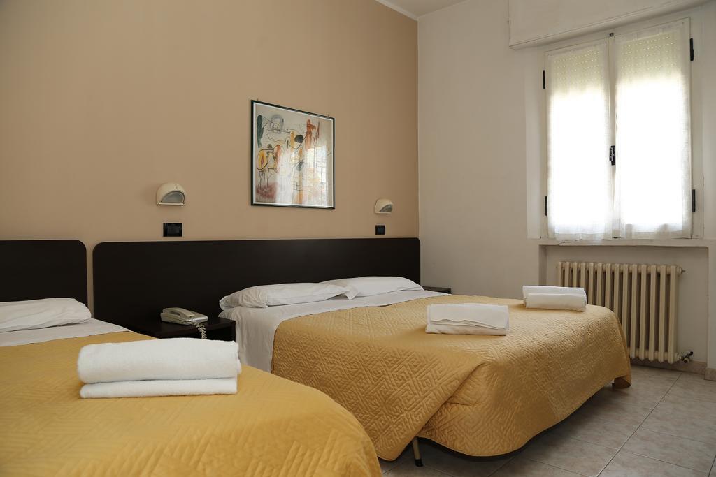 Hotel Villa Dina Ρίμινι Εξωτερικό φωτογραφία