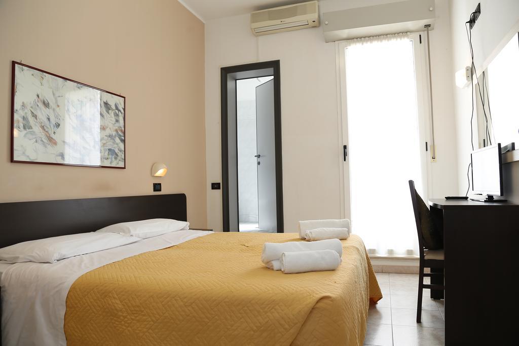Hotel Villa Dina Ρίμινι Εξωτερικό φωτογραφία
