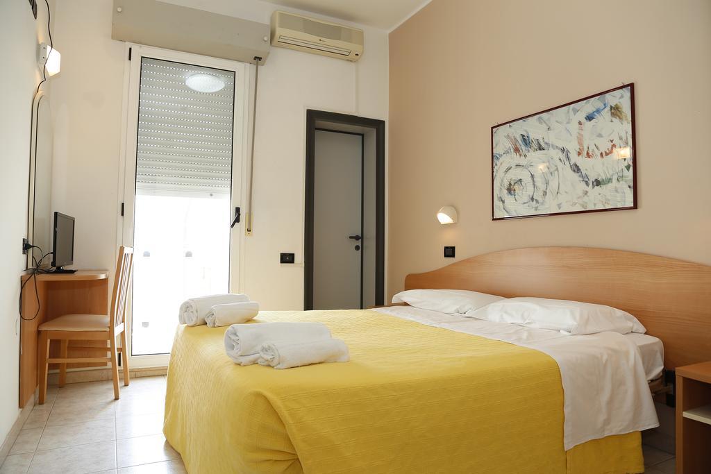 Hotel Villa Dina Ρίμινι Εξωτερικό φωτογραφία