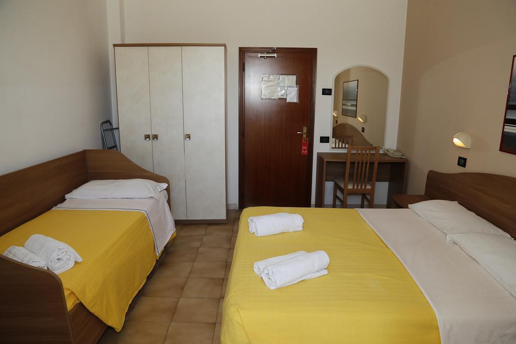 Hotel Villa Dina Ρίμινι Εξωτερικό φωτογραφία