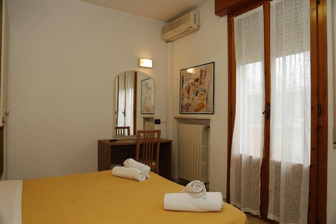 Hotel Villa Dina Ρίμινι Εξωτερικό φωτογραφία